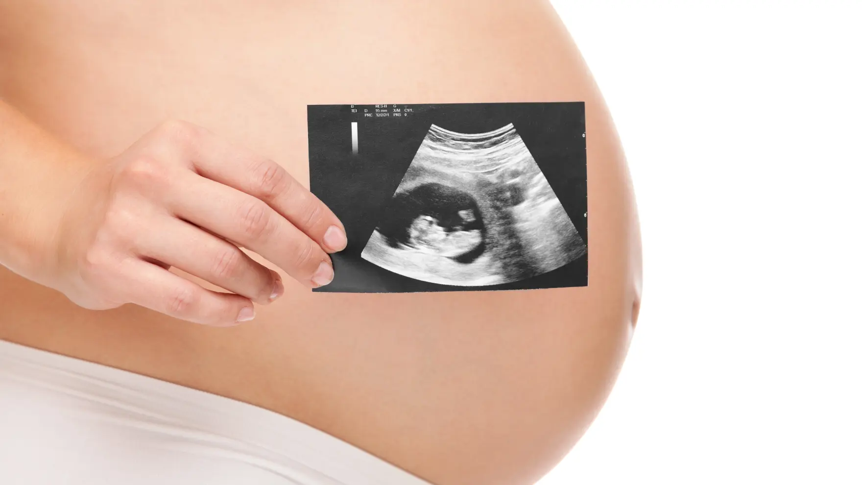 Khám thai và siêu âm là những bước quan trọng trong quá trình theo dõi sức khỏe mẹ và bé.