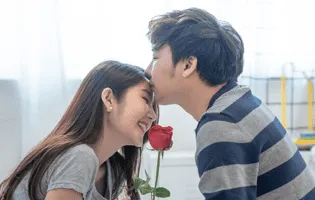 Mẹ bầu và gia đình an tâm chào đón thành viên mới với bảo hiểm sức khoẻ thai sản