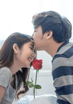 Mẹ bầu và gia đình an tâm chào đón thành viên mới với bảo hiểm sức khoẻ thai sản