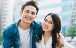 Người trẻ chủ động bảo vệ sức khoẻ và tương lai tài chính với bảo hiểm sức khoẻ toàn diện.