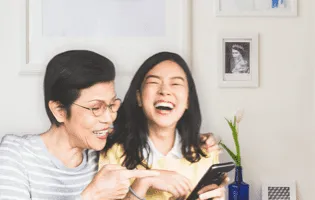 Người tham gia giao thông được bảo vệ trước rủi ro tai nạn bất ngờ bởi bảo hiểm tai nạn cá nhân.