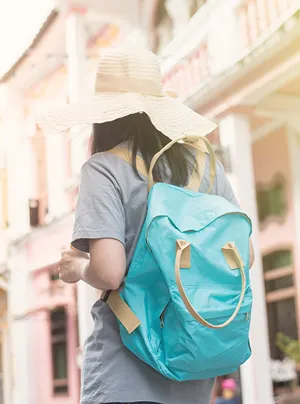 Du khách tận hưởng chuyến đi trọn vẹn với sự bảo vệ từ bảo hiểm du lịch toàn diện.